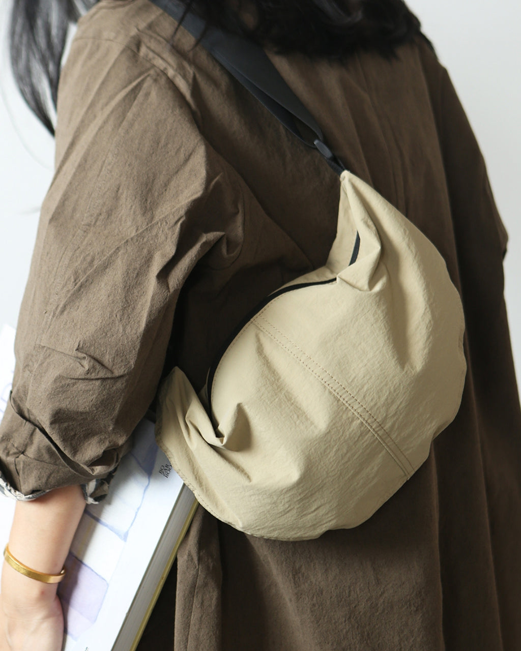 輕量防潑水斜背包