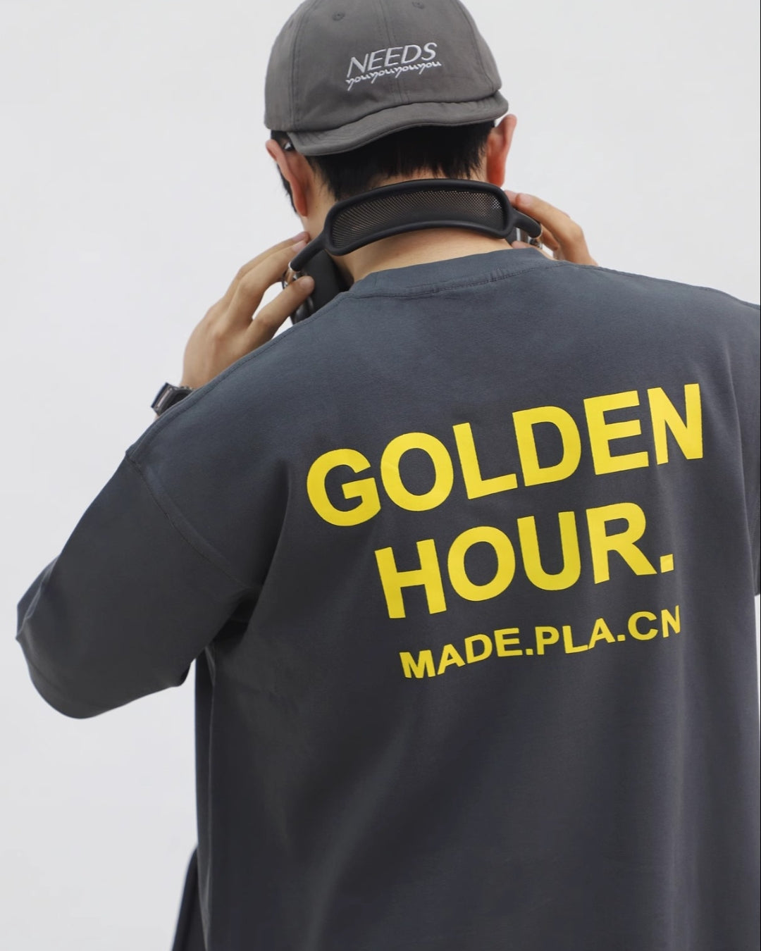 GOLDEN HOUR 文字短Tee