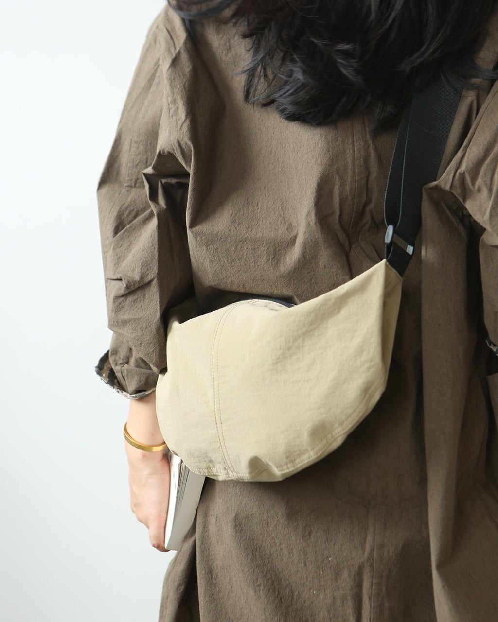 輕量防潑水斜背包