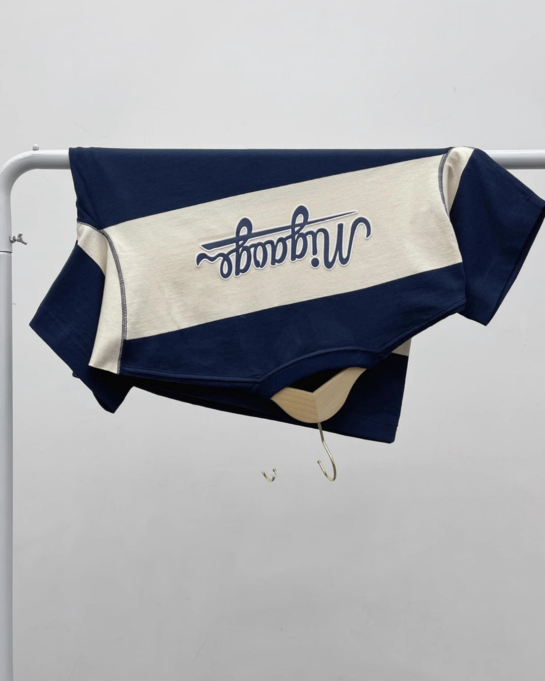 海軍藍厚領撞色T