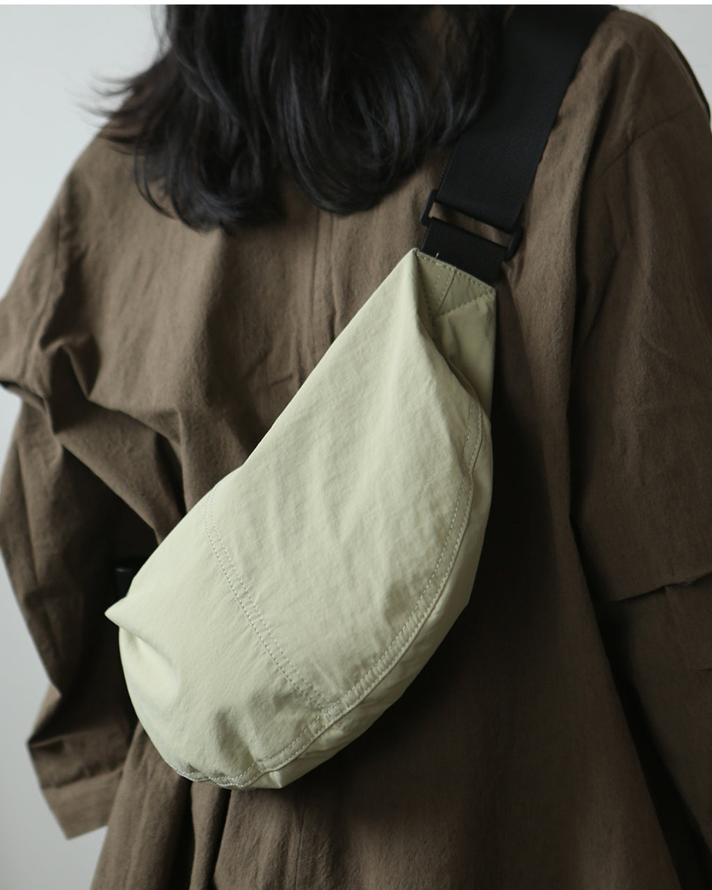 輕量防潑水斜背包